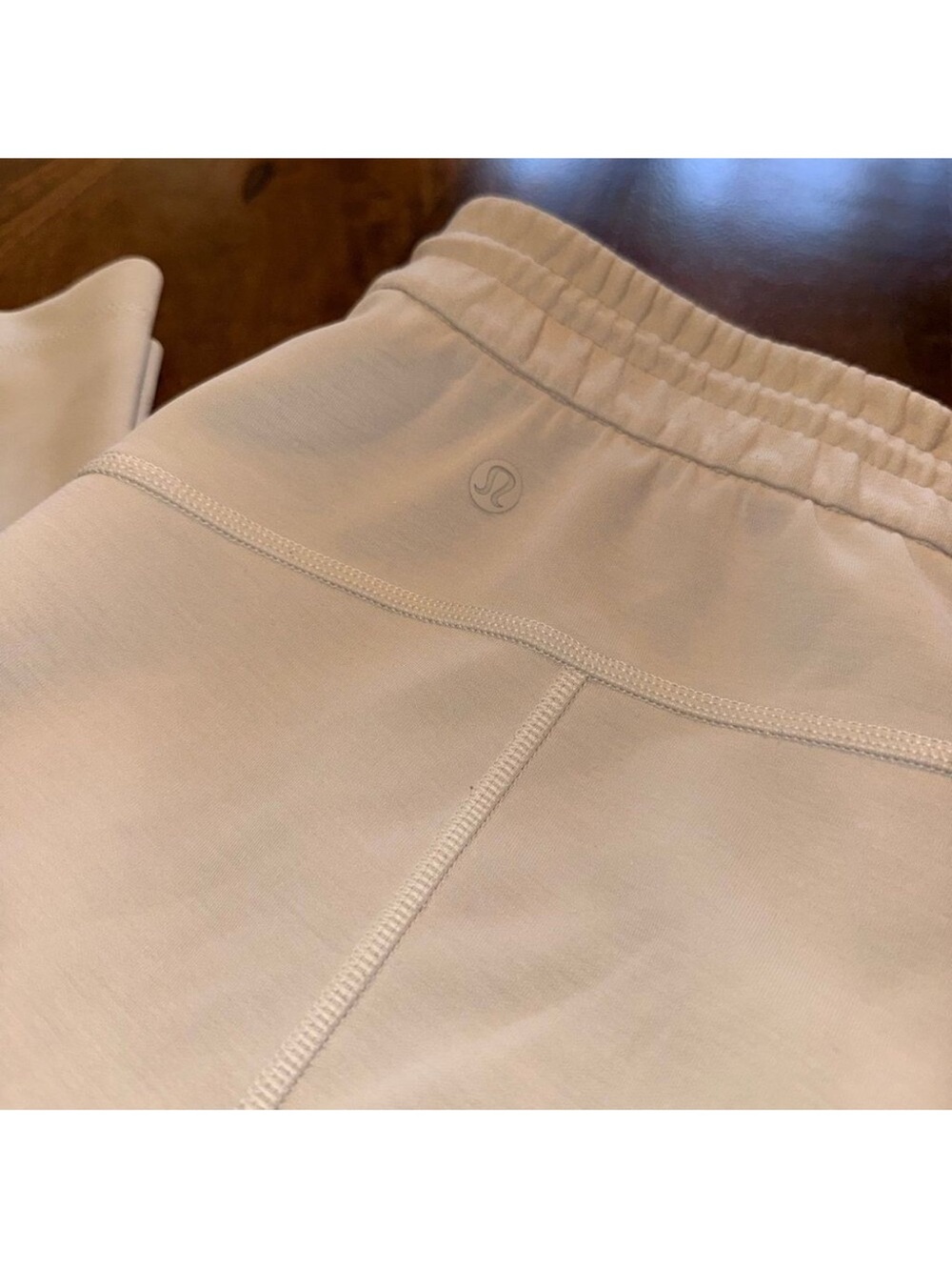 Lululemon Softstreme High-Rise Pant in BONE, Size 6 (short) - Picture 3 of 8